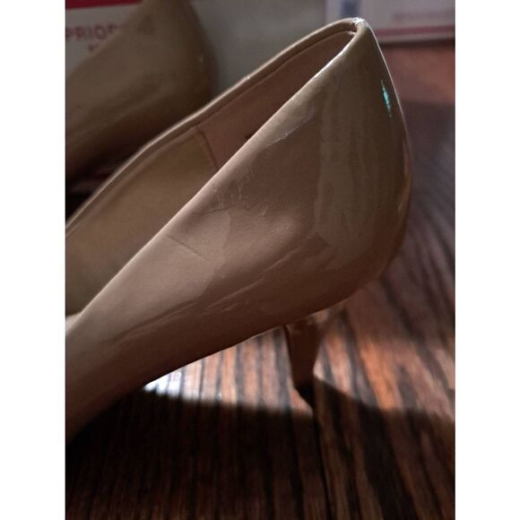 Size 8.5M Bandolino Tan Khaki Round Closed Toe High Heel Pump Dress Shoes - Picture 3 of 12